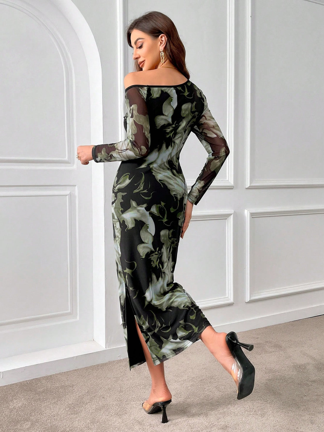 Unleash your inner elegance with our One-Shoulder Double Sleeve Print Dress! Featuring a side slit, this dress is perfect for any fancy occasion. Stand out with our unique design and make a statement while staying comfortable. Perfect for the fashion-forward, playful individual.