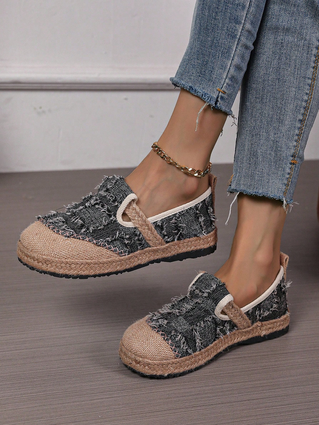 Expertly crafted from a durable linen material, these Vintage Literary Linen Slip-On Shoes offer a stylish and comfortable footwear option. The lightweight design allows for all-day wear, while the breathable construction helps keep feet cool and dry. Perfect for casual outings or everyday wear.