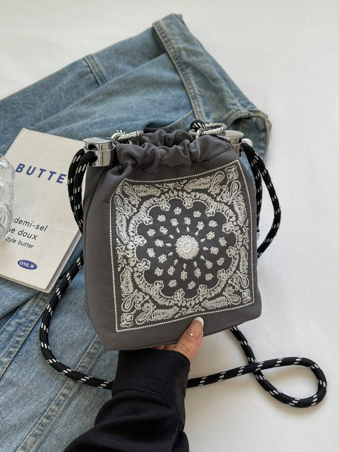 Elevate your beach vacation style with our Chic & Versatile embroidered summer shoulder bag. This bag is not only stylish, but also versatile, making it perfect for any summer adventure. Made for women, our bag is designed to elevate any outfit and hold all your essential items.