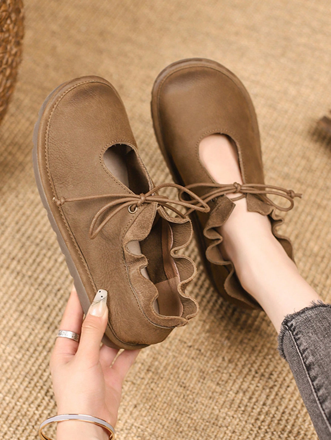 These Chic Cloud Pattern Slip-On Ballet Flats are both stylish and comfortable. The pattern design adds a touch of elegance to any outfit, while the bow tie detail adds a playful element. Slip into these comfortable casual loafers and effortlessly elevate your look.