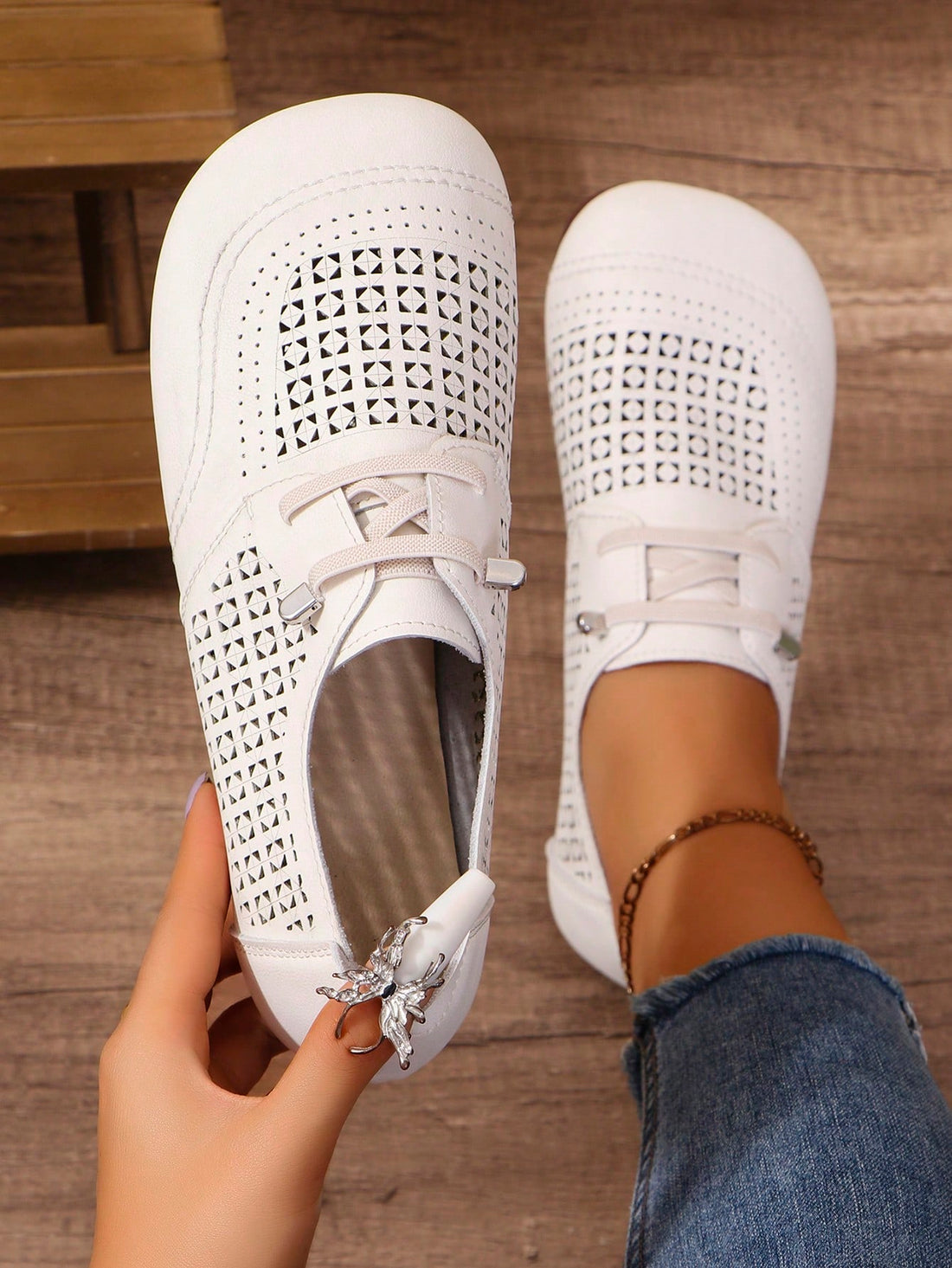 Women Summer Vintage Leather Hollow Out Solid Flat Shoes main image 0