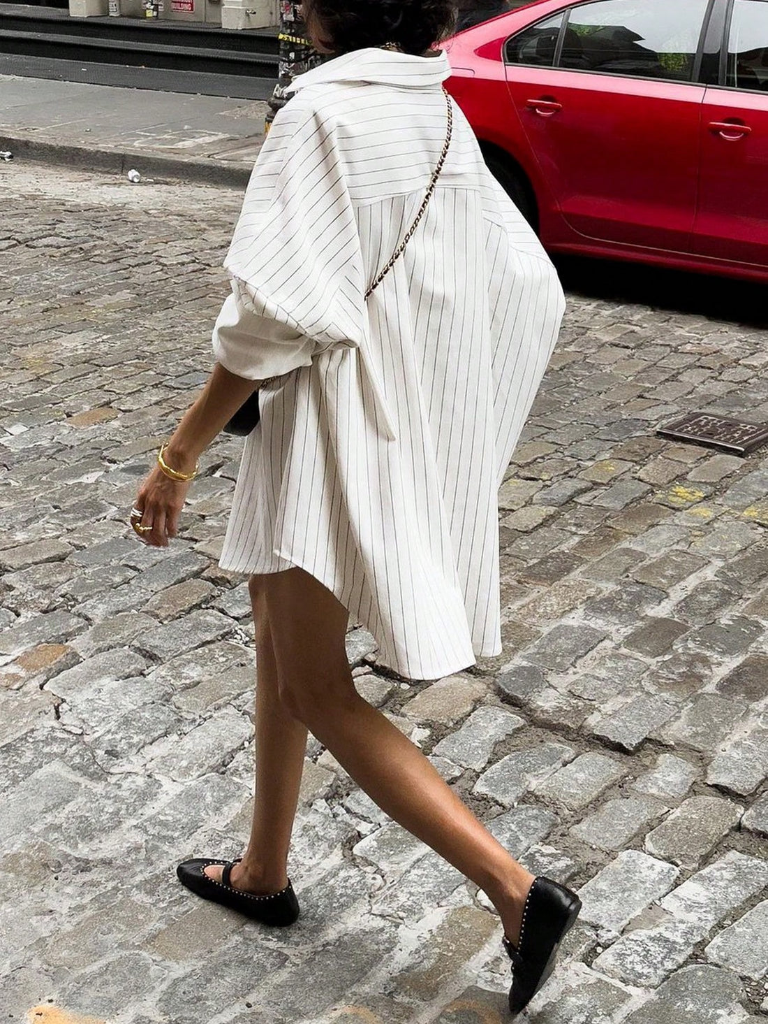 Unleash your inner fashionista with our Effortless Chic: Relaxiva dress! Featuring a relaxed fit, trendy drop-shoulder design, and convenient pockets, this dress is both comfortable and stylish. Perfect for any occasion, this dress effortlessly combines fashion and function. Time to upgrade your wardrobe!