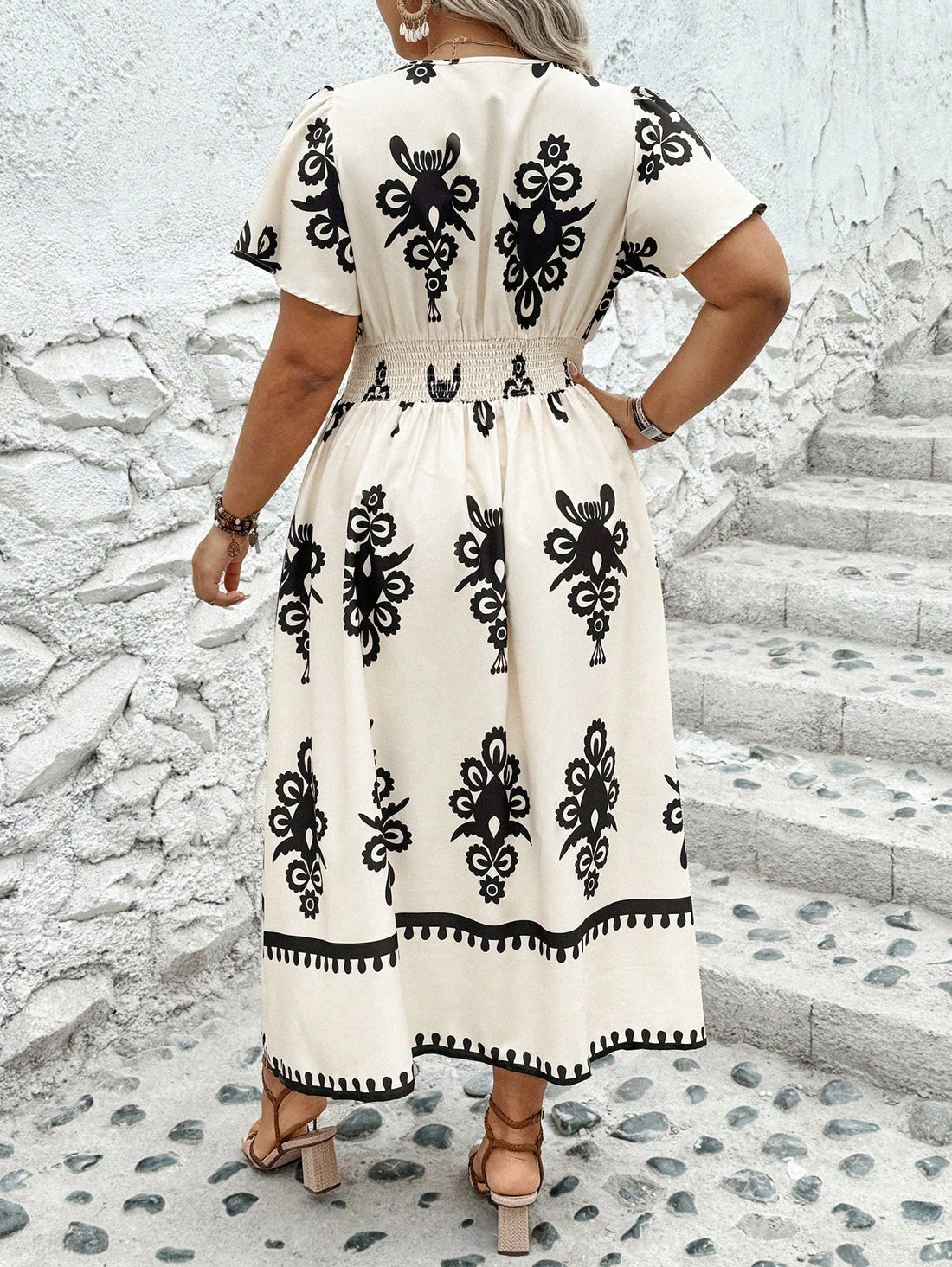 Be effortlessly chic this summer in our Plus Size Printed V-Neck Maxi Dress. The cinched waist will highlight your curves and the vibrant print adds a playful touch. You'll stay cool and stylish in this must-have dress!