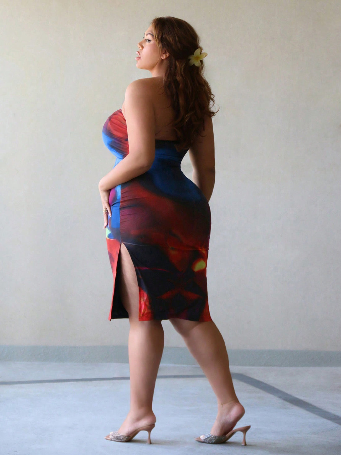 Get ready to turn heads with our Mesh Printed Plus Size Bodycon Bandeau Dress! This chic and flattering style is perfect for any occasion. With its unique print and bodycon fit, you'll feel confident and stylish. Dress it up or down, this must-have piece is a versatile addition to your wardrobe.