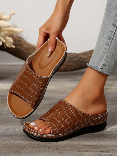 Summer Chic: Lace-Up Wedge Sandals with Waterproof Platform