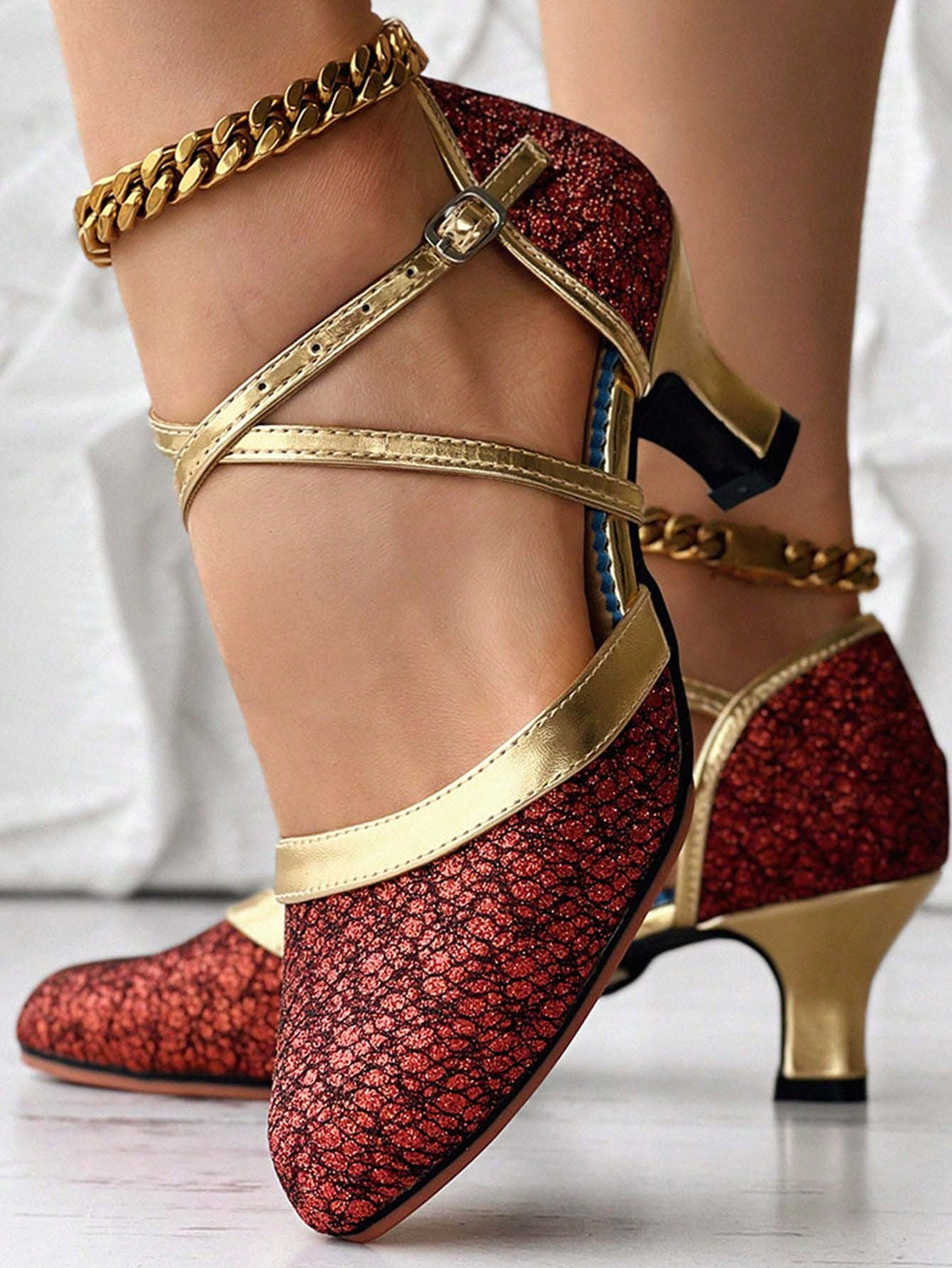 Elevate your dance game with our Red Glitter Latin Dance Shoes! Their vibrant color and sparkling design will make you stand out on the dance floor. With expert craftsmanship and comfortable fit, these shoes will enhance your Latin dance moves and add a touch of glamour to your performance. Guaranteed to make you sparkle!