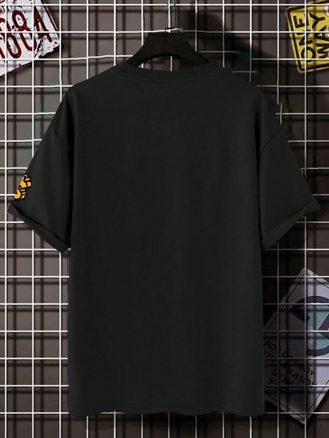 Stay cool and stylish this summer with our Men's Street Style Letter Skull Print Tee. Made with short sleeves and a bold skull print, this tee is perfect for any street style enthusiast. Show off your edgy side while staying comfortable in this must-have tee.