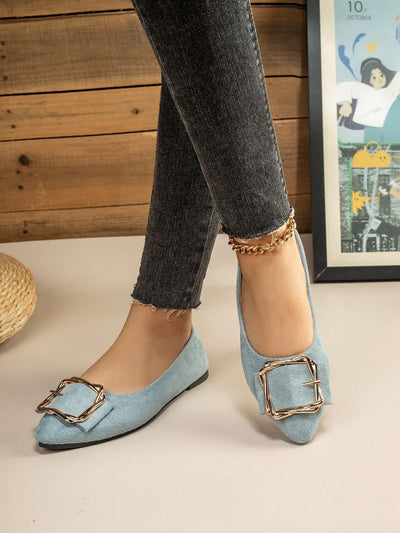 Stylish Plus-Size Suede Flat Shoes with Buckle Closure for Casual Versatility