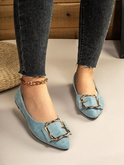 Stylish Plus-Size Suede Flat Shoes with Buckle Closure for Casual Versatility