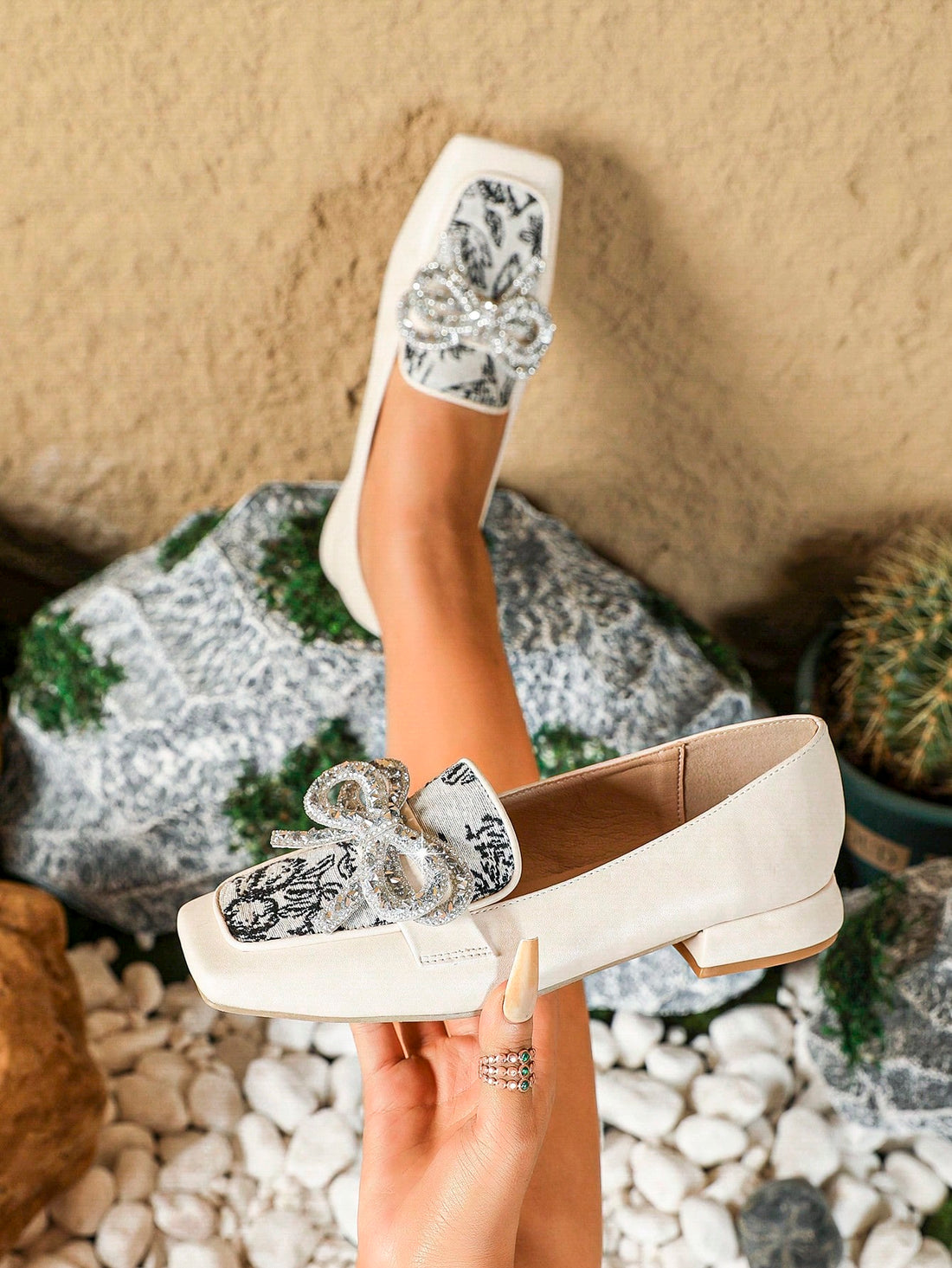 Effortlessly elevate your style with our Chic Women's Loafers. Featuring five decorative buckles, these versatile shoes are perfect for any occasion - from outdoor adventures to casual outings, work meetings to daily wear. Experience both fashion and function in one must-have pair.