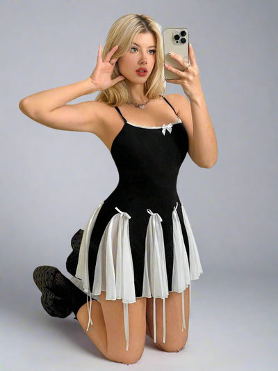 Back to School Chic: Homecoming Dress with Black Skirt and Lace Bowknot