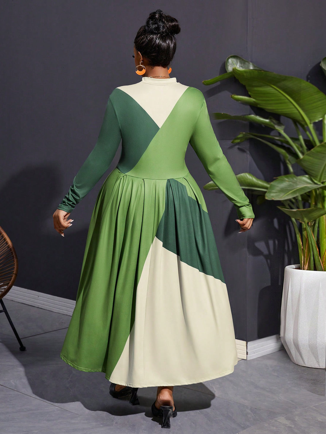 Effortlessly elevate your style with our Chic Geometric Color Block Plus Size A-Line Dress. This dress is perfect for any occasion with its flattering A-line silhouette and bold color block design. Embrace comfort and style in one exceptional piece.