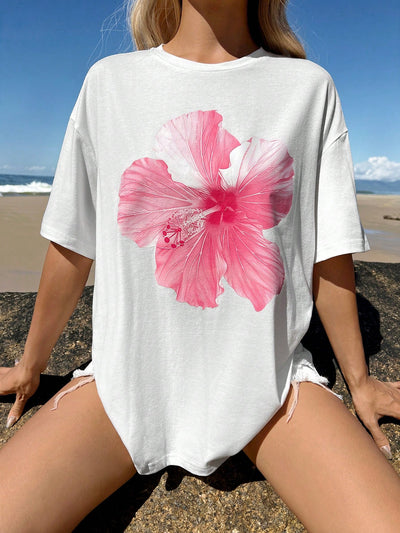 Chic Minimalist Pink Hibiscus Floral Graphic T-Shirt for Effortless Summer Style