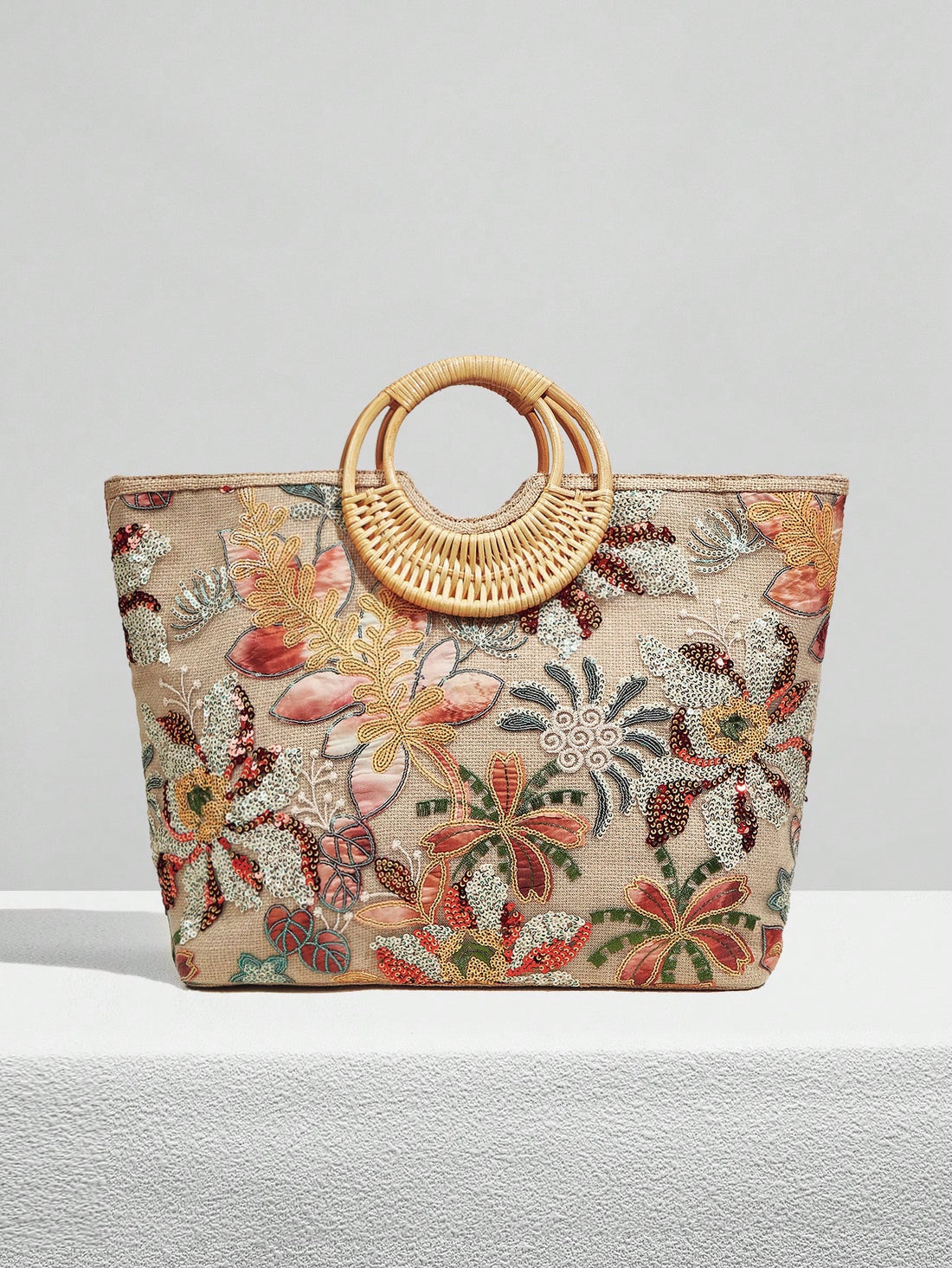 Introducing the perfect accessory for your stylish outings - the Trendy Women's Random Pattern Tote Bag. Featuring a random pattern design, this tote bag is both fashionable and versatile. Made for the fashion-forward woman, it's the perfect addition to any outfit.