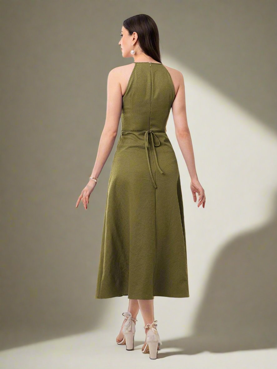 This elegant summer dress for women features unique 3D flower decorations and open shoulder design. Perfect for any summer occasion, this dress offers a sophisticated and stylish look. The delicate flower details add a touch of femininity, while the open shoulder allows for a flattering and comfortable fit. Elevate your summer wardrobe with this stunning dress.