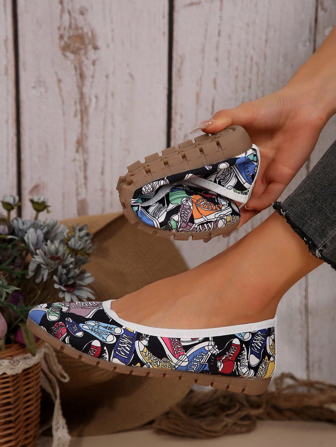 Elevate your style and comfort this holiday season with our Chic and Comfy Women's Casual Pointed Toe Loafers. Perfect for any occasion, these loafers offer a sleek and trendy look while providing all-day comfort. With a pointed toe design, these shoes are sure to elevate any outfit.