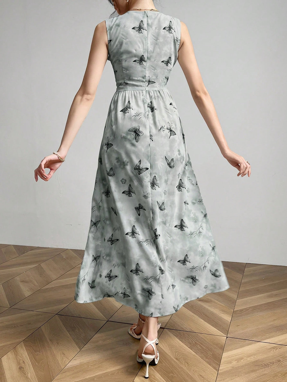 Need a flirty and stylish dress for those hot summer evenings? Look no further than our Women's V-Neck Sleeveless Butterfly Print Dress! With its unique print and relaxed fit, you'll stand out while staying comfortable. Perfect for all your summer outings.