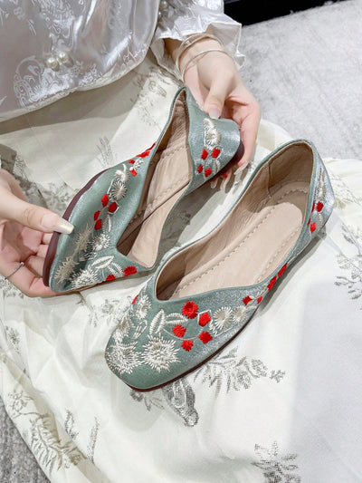 Green Garden Embroidered Slip-On Flats: Retro Pumps for Comfort and Style