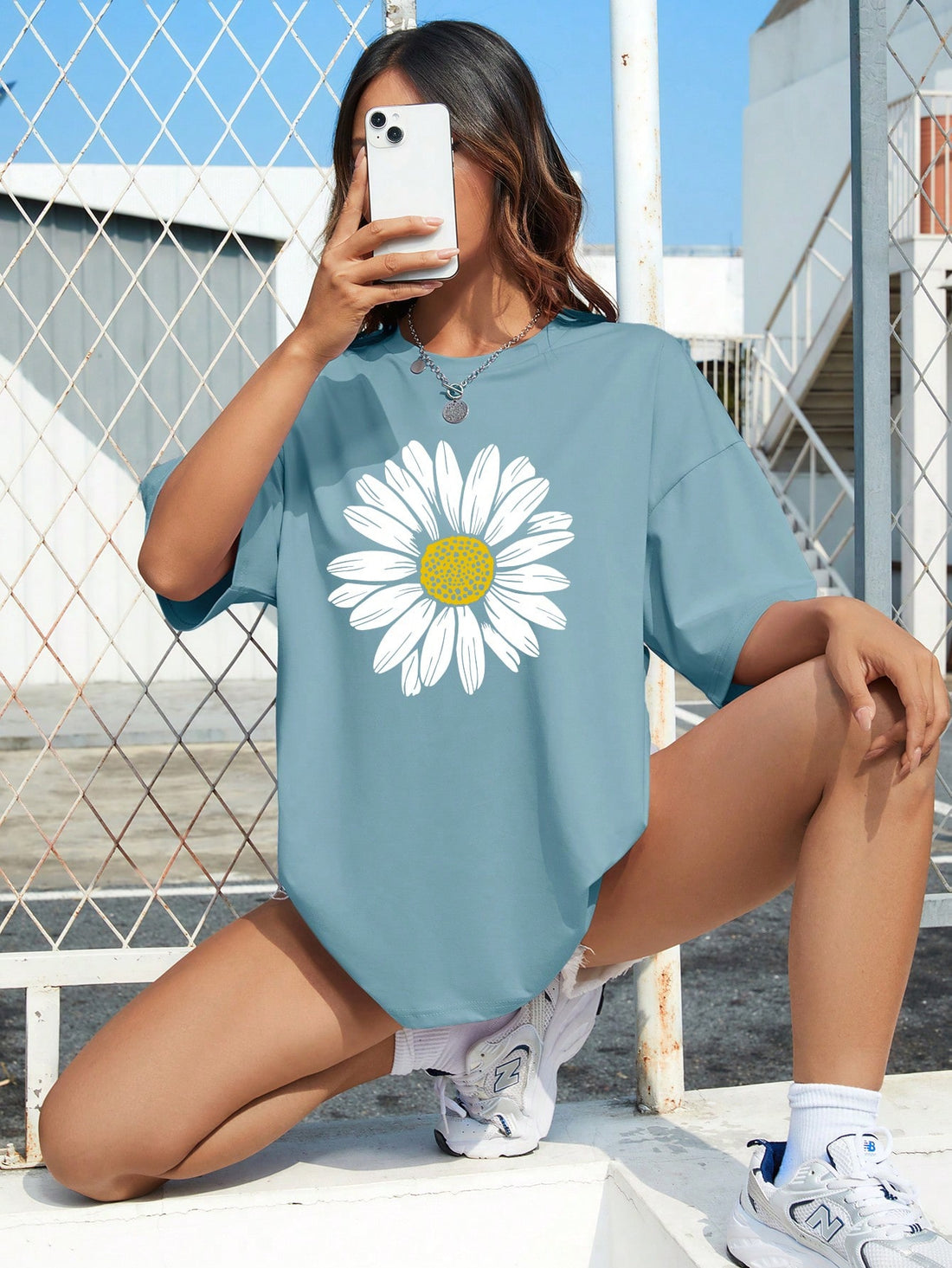 This Floral Delight T-Shirt features a loose fit and round neck design, providing both comfort and style. The floral print adds a touch of feminine charm. Perfect for any casual occasion, this t-shirt offers the ideal combination of fashion and functionality.