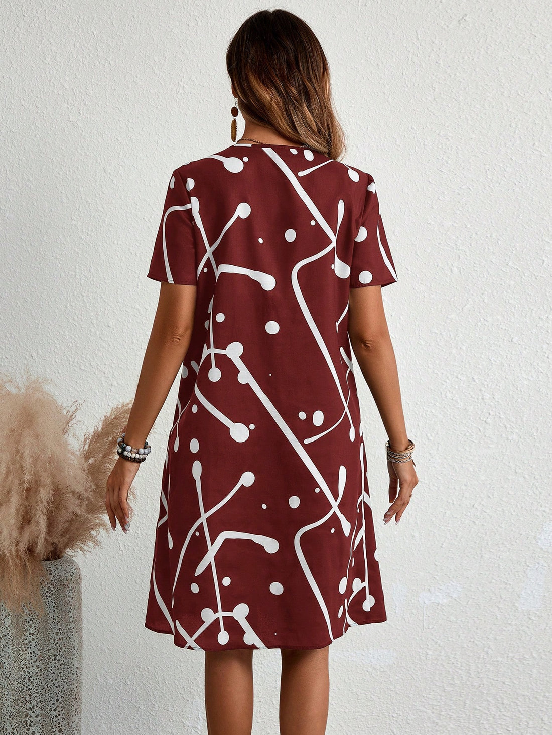Effortlessly exude elegance with this women's casual vacation dress. Featuring a random print, its effortless style is perfect for any vacation. Stay comfortable and classy while making a statement. Perfect for any occasion, dress it up or down for a versatile look.