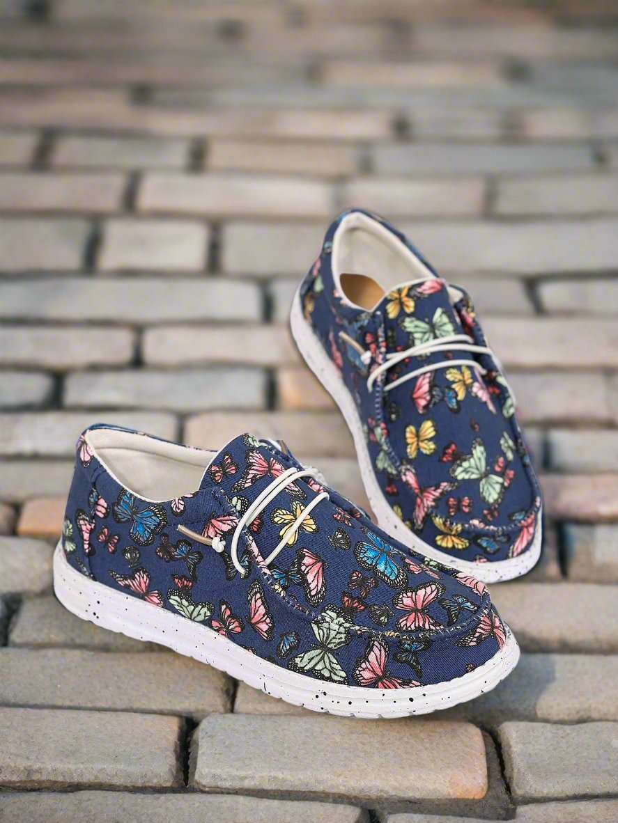 Elevate your style with our Four Seasons Round Toe Print Slip-On Flat Shoes. These shoes are not only fashionable, but also versatile and incredibly comfortable. Perfect for any outfit, you'll love the ease and comfort these shoes bring to your everyday look.