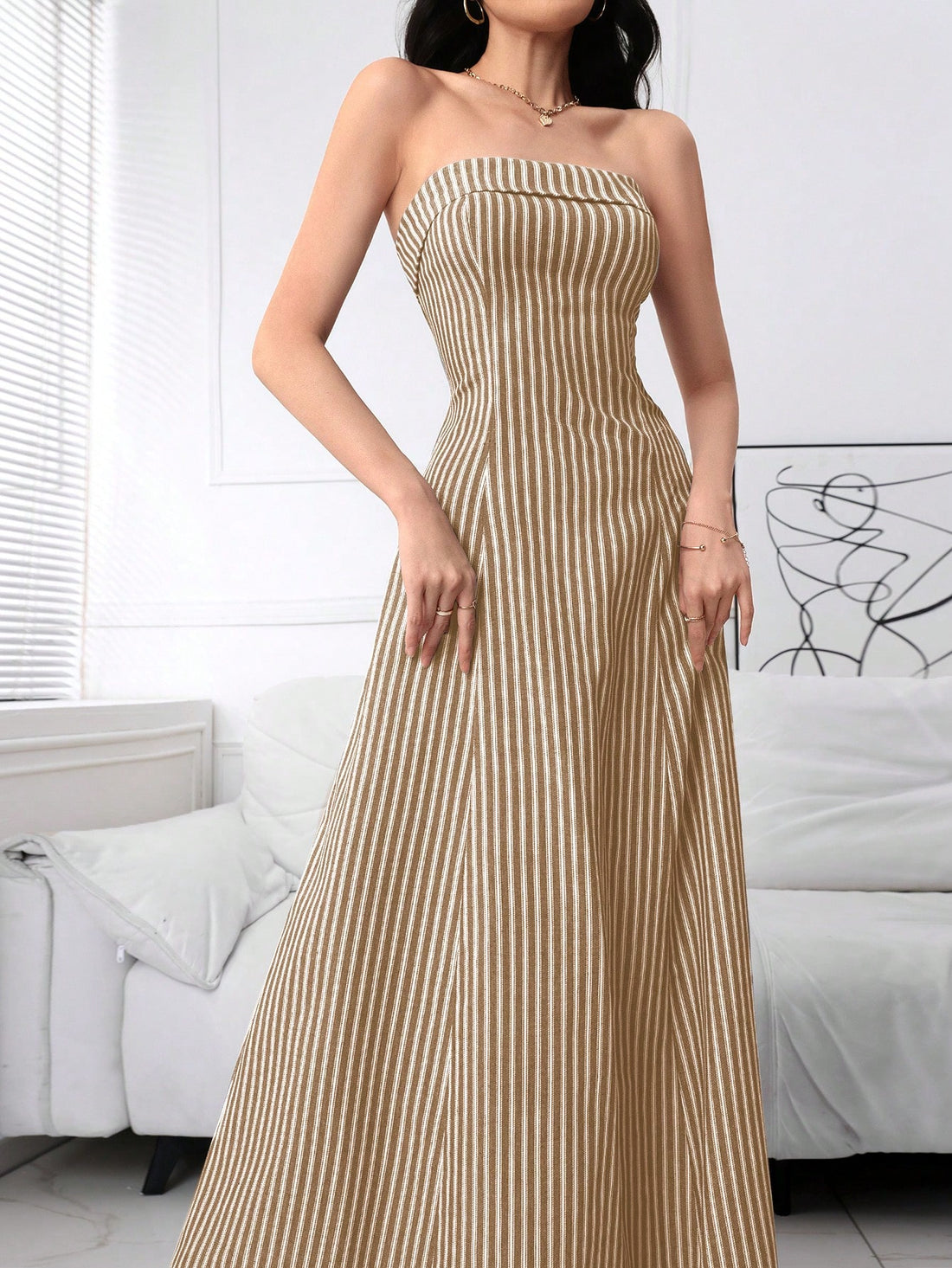 Strut your stuff in this eye-catching strapless striped dress! The floor-length design brings drama to your daily adventures, while the playful pattern ensures you'll stand out in the best way possible. Slip it on for brunch dates, shopping sprees, or whenever you feel like turning sidewalks into your personal runway. Who said casual can't be fabulous?