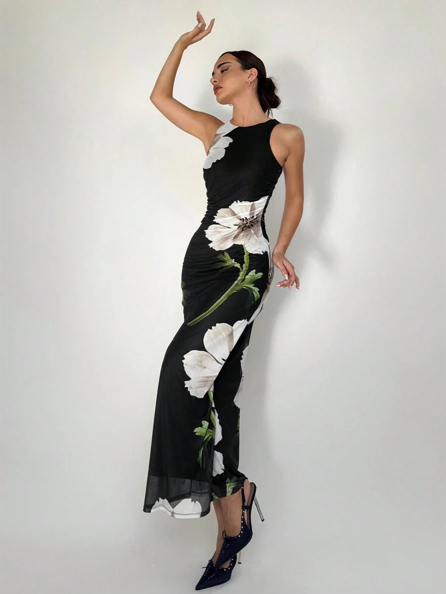 Add a touch of feminine elegance to your seasonal wardrobe with this Stylish Floral Bodycon Dress for Women, designed to create a flattering silhouette while keeping your look fresh and effortless. Featuring a beautiful floral pattern and a figure-enhancing bodycon fit, this dress is the perfect choice for spring and summer occasions.