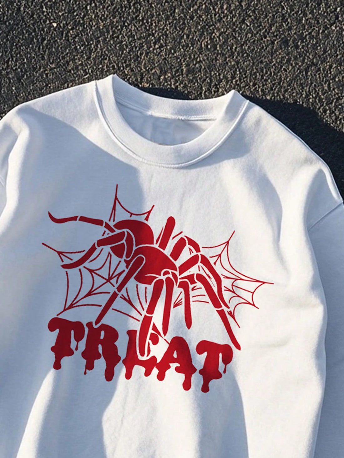 Get in touch with your adventurous side with our Men's Spider Print Crew Neck Long Sleeve Sweatshirt! Featuring eye-catching spider print design, this sweatshirt is perfect for adding some edgy style to your wardrobe. Made with soft and comfortable fabric, this sweatshirt will keep you warm and stylish all day long. Embrace your wild side today!