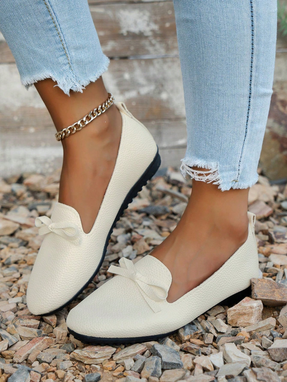 Discover the perfect combination of style and comfort with our Chic Bowknot Flat Shoes! These slip-ons for women feature a chic bowknot design that adds a touch of sophistication to any outfit. Crafted for all-day wear and slip-resistant, these flats are a must-have for any fashion-forward woman.