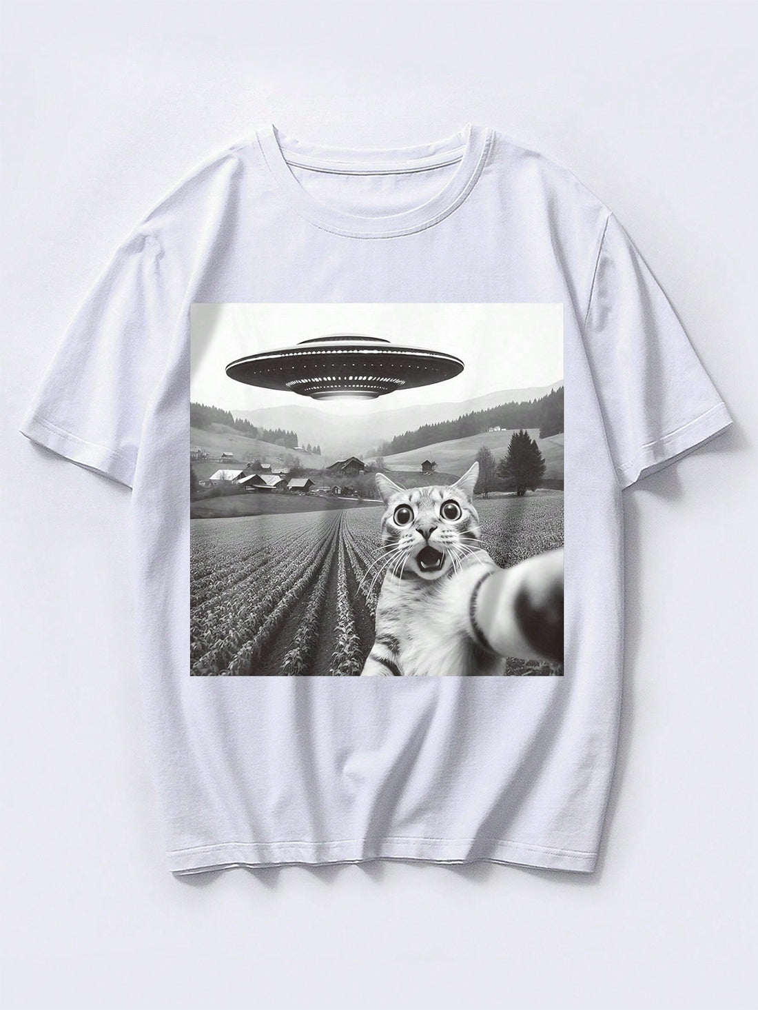 This men's cartoon cat print summer graphic tee is a playful and stylish addition to any wardrobe. Made of high-quality materials, it's perfect for warm weather and will make a fun and feline fashion statement. Stand out from the crowd with this unique and eye-catching shirt.