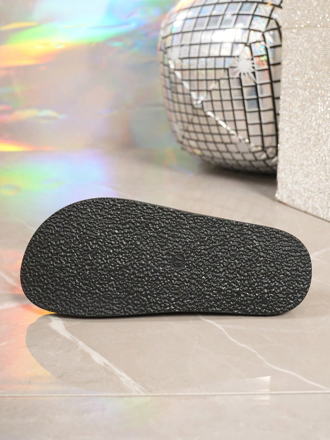 Introducing our Comfortable and Stylish Double Buckle Design Slides Sandals - Perfect for Summer. Featuring a double buckle design, these sandals provide a secure and comfortable fit for all-day wear. Perfect for summer, they offer a stylish and versatile option for any look. Don't compromise on comfort or style this season.