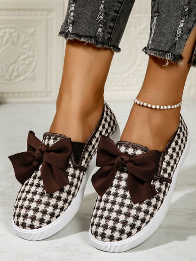 Colorblock Bow Tie Fleece-Lined Sneakers: Stay Stylish and Cozy Outdoors