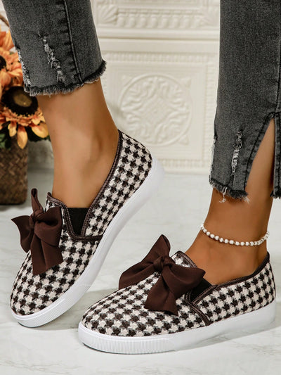 Colorblock Bow Tie Fleece-Lined Sneakers: Stay Stylish and Cozy Outdoors