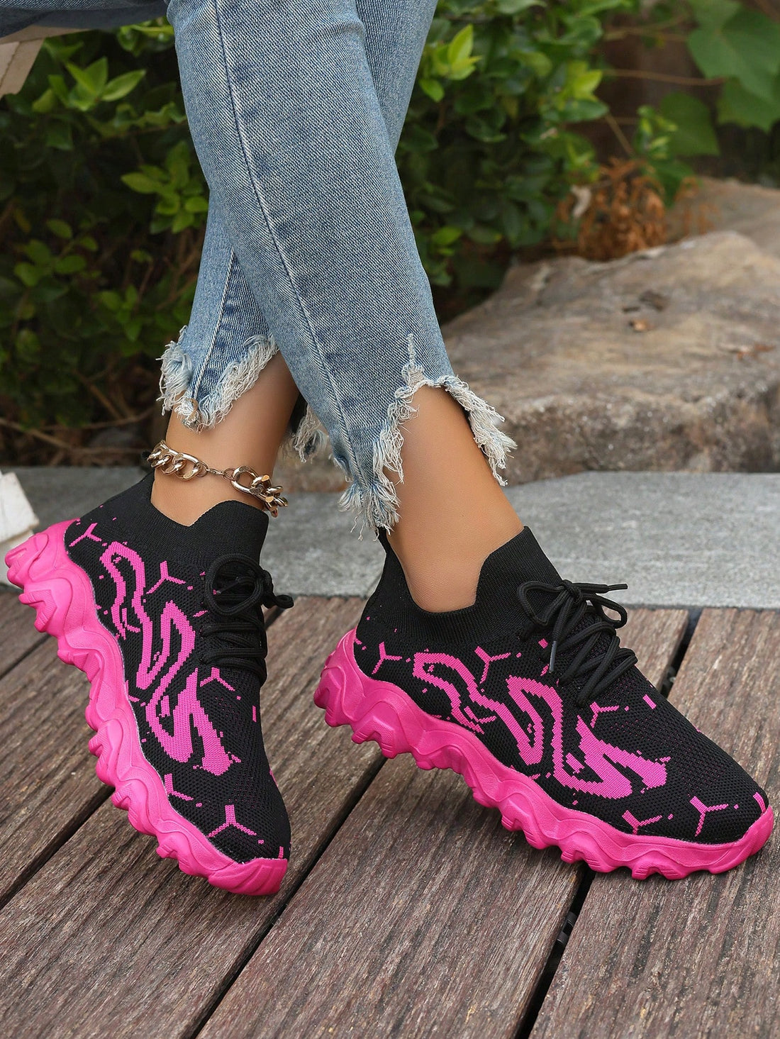 Discover the perfect blend of style and comfort with our new lightweight casual sports shoes for women. Expertly designed for maximum comfort, these shoes are perfect for any active lifestyle. With a sleek and modern design, you'll never have to sacrifice fashion for function again.