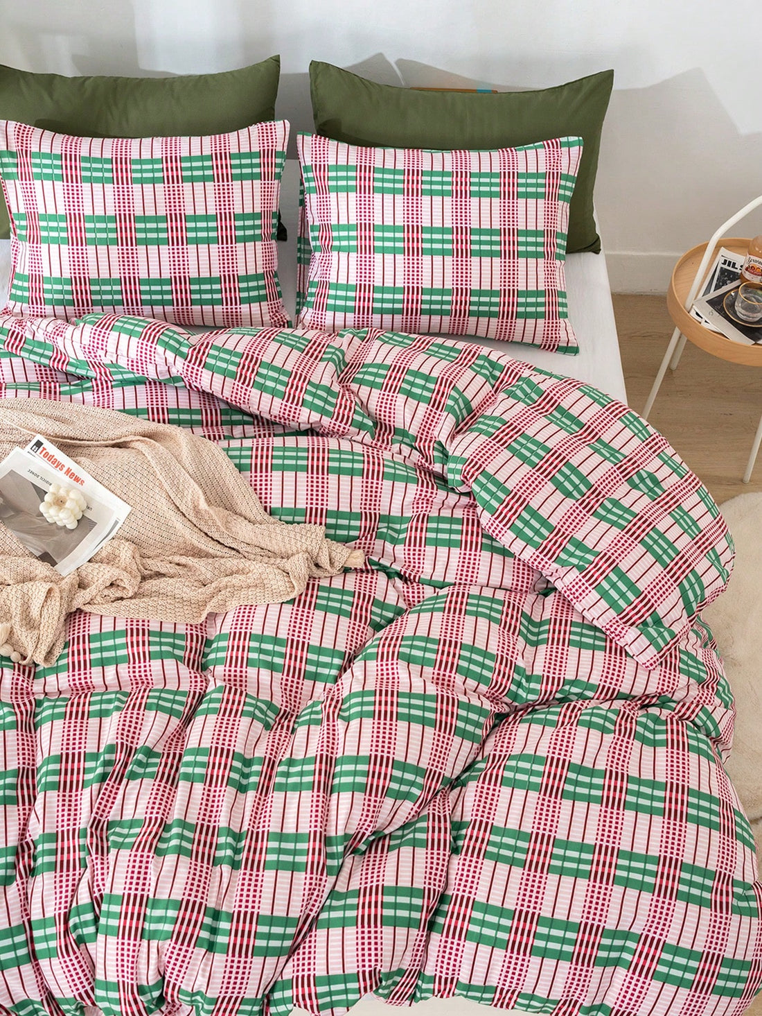 Upgrade your bedroom with our Pink and Green Geometric Plaid Bedding Set. Made with soft washed polyester fabric, this set is both comfortable and durable. The striking color combination adds a stylish touch to any bedroom decor. Experience the best of comfort and style with our bedding set.