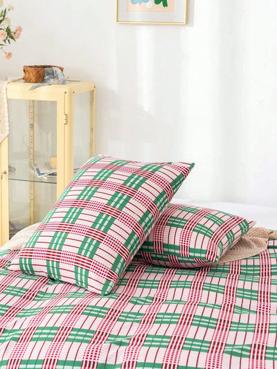 Pink and Green Geometric Plaid Bedding Set - Soft Washed Polyester Fabric - Ideal for Bedroom Decor