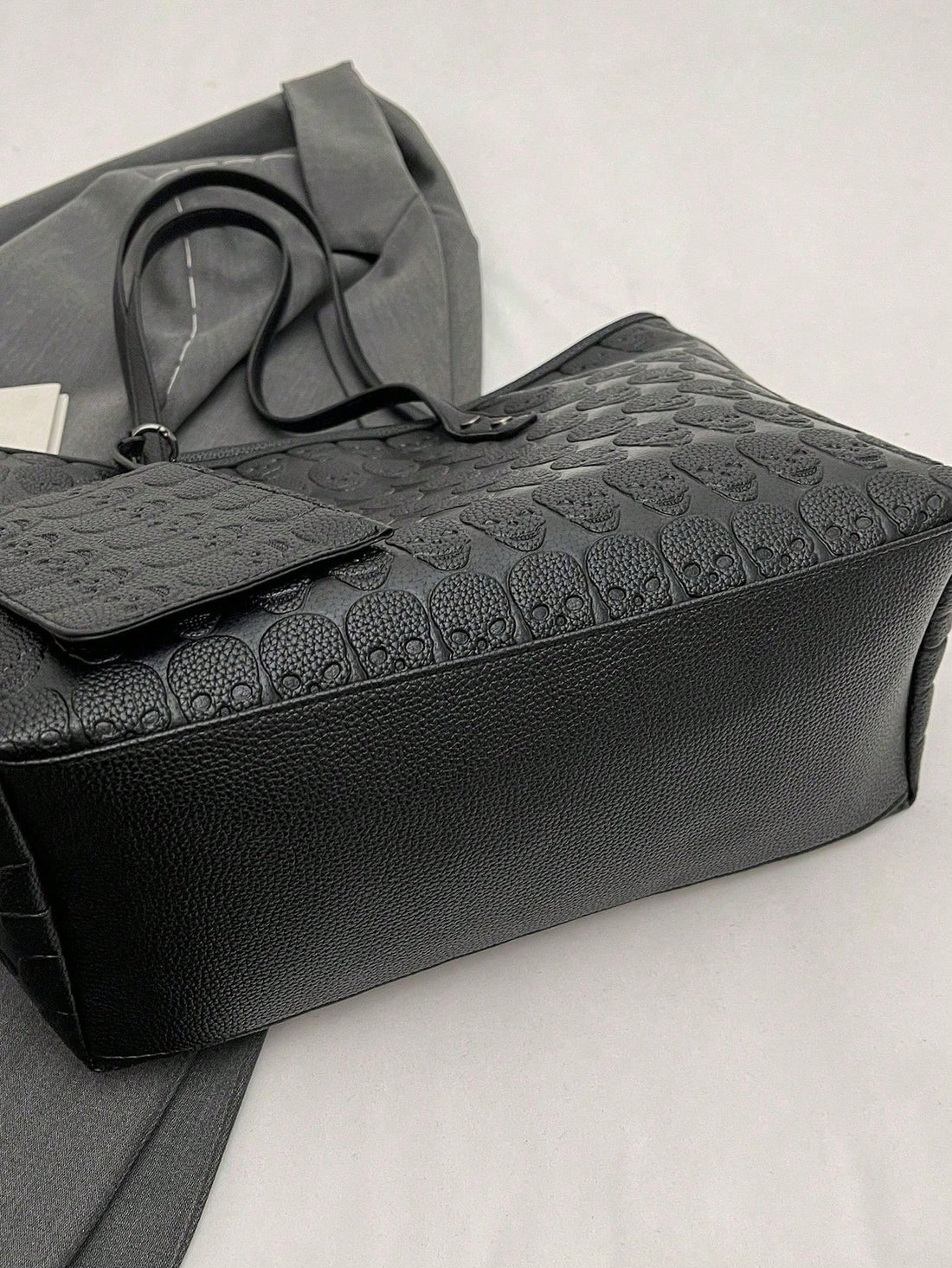 This Gothic Skull Print Tote Bag is a must-have for any stylish woman. With its trendy design and high-quality construction, it's perfect for everyday use. The gothic skull print adds a unique touch, while the spacious interior and sturdy handles make it a practical choice for carrying all your essentials. Elevate your look with this fashionable and functional tote bag.