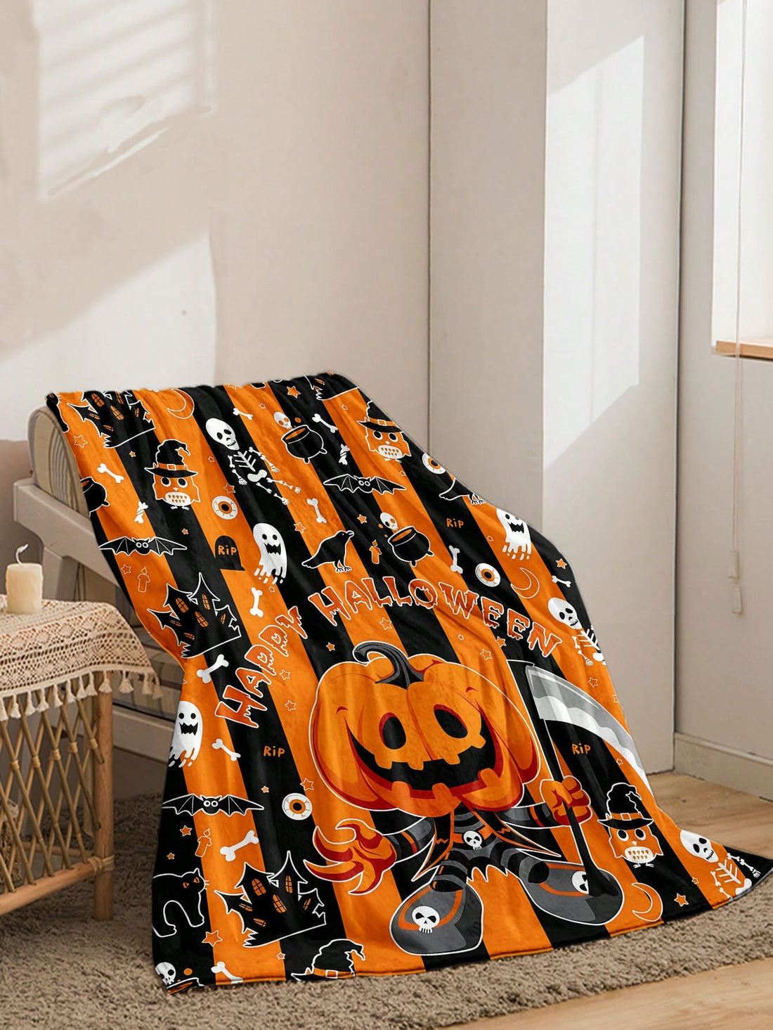This Cozy Cartoon Pumpkin Flannel Blanket is the perfect addition to your autumn home decor. Curl up in its soft warmth while admiring its festive pumpkin design. Great for Halloween and a lovely gift for the season.