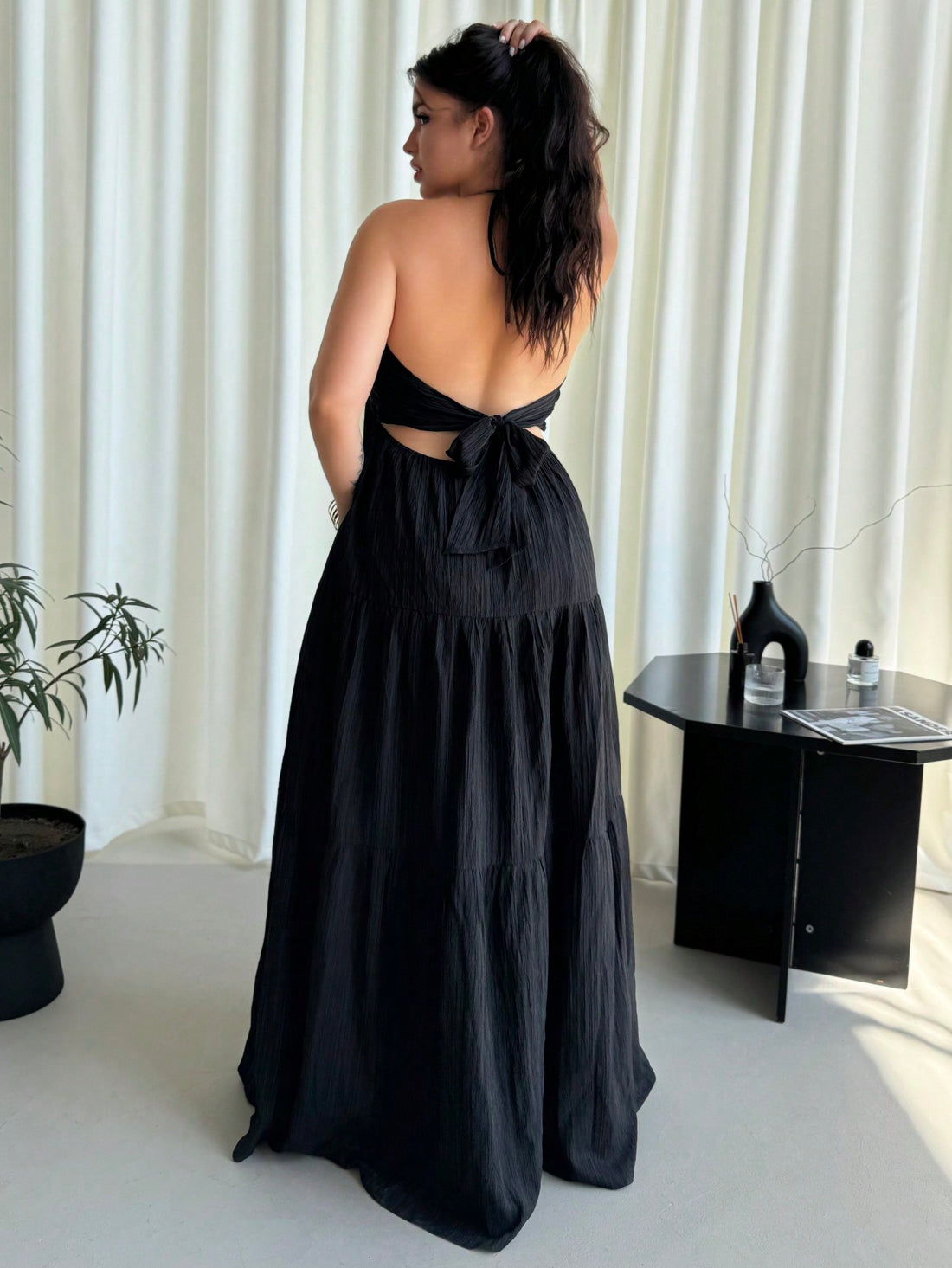Turn heads effortlessly in this elegant plus size black chiffon halter dress, designed to flatter every curve. Its airy chiffon fabric keeps you cool on beach dates, while the backless design adds a touch of daring sophistication perfect for weddings or vacation evenings. Play up your confidence and dance the night away with a look that's as fun as your plans.