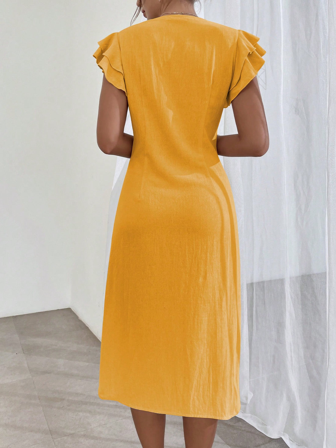 Upgrade your wardrobe with our Elevate Your Style: Chic Ruched Puff Sleeve Dress. Its elegant design and ruched puff sleeves add a touch of effortless elegance to your look. Elevate your style with this must-have dress for any occasion.