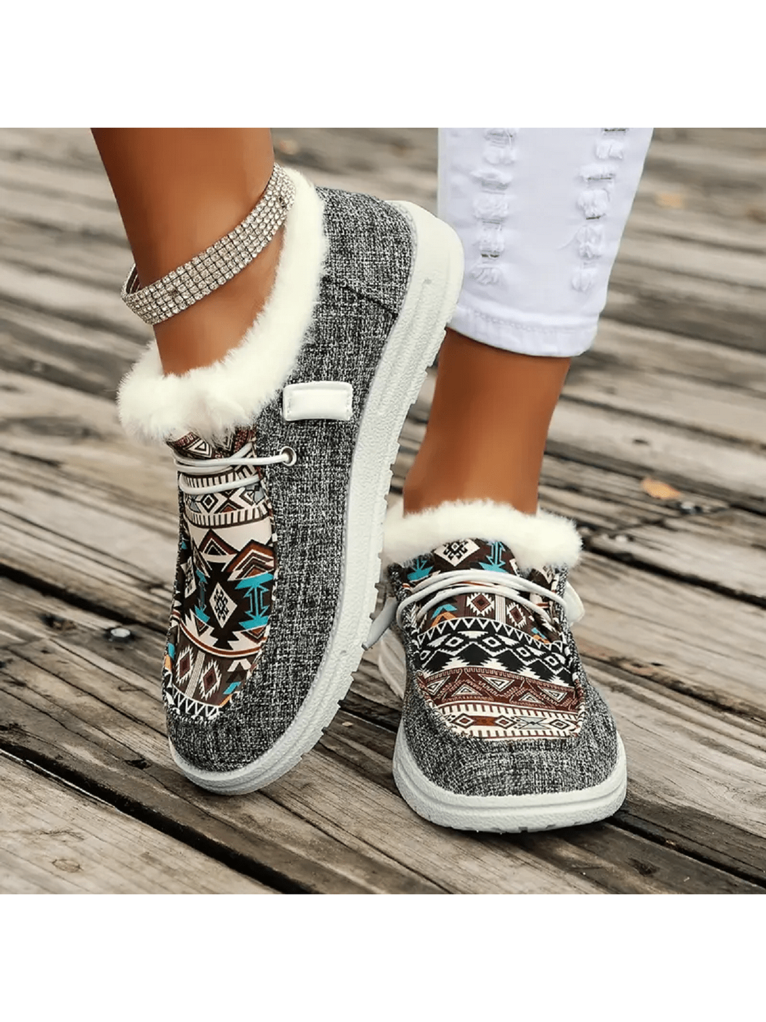 These women's sports shoes are designed for warm and comfortable winter walks. With a cozy fleece lining and durable canvas construction, they provide both style and function. Stay warm and comfortable while enjoying the outdoors with Cozy Comfort.