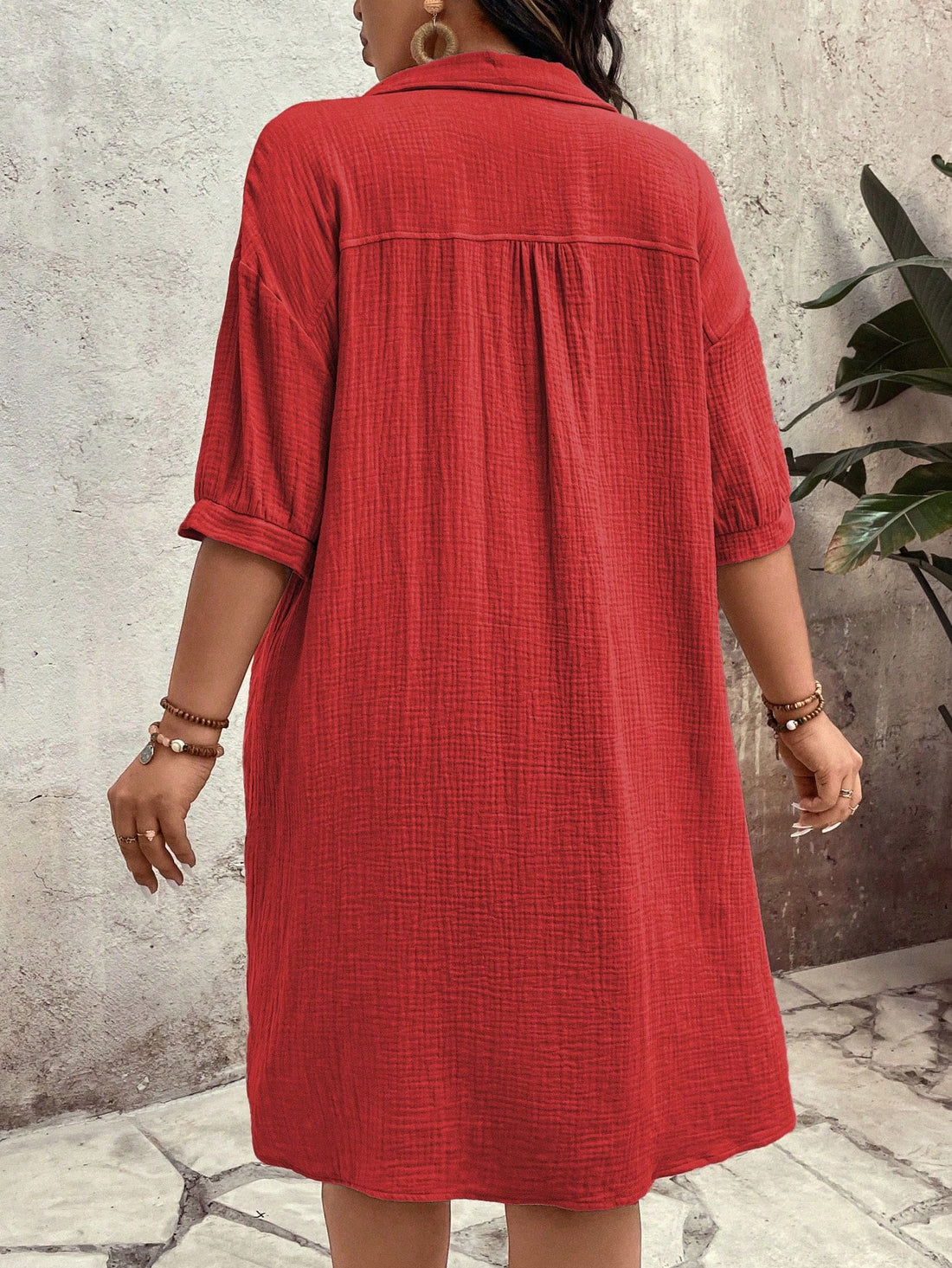 Effortless Elegance: Plus Size Solid Color Minimalist Dress: Perfect for any occasion, this chic dress is both stylish and comfortable. Its simple, solid color design adds a touch of elegance to any outfit, while the minimalist style allows for effortless wear. Ideal for plus size women looking to make a statement with ease.