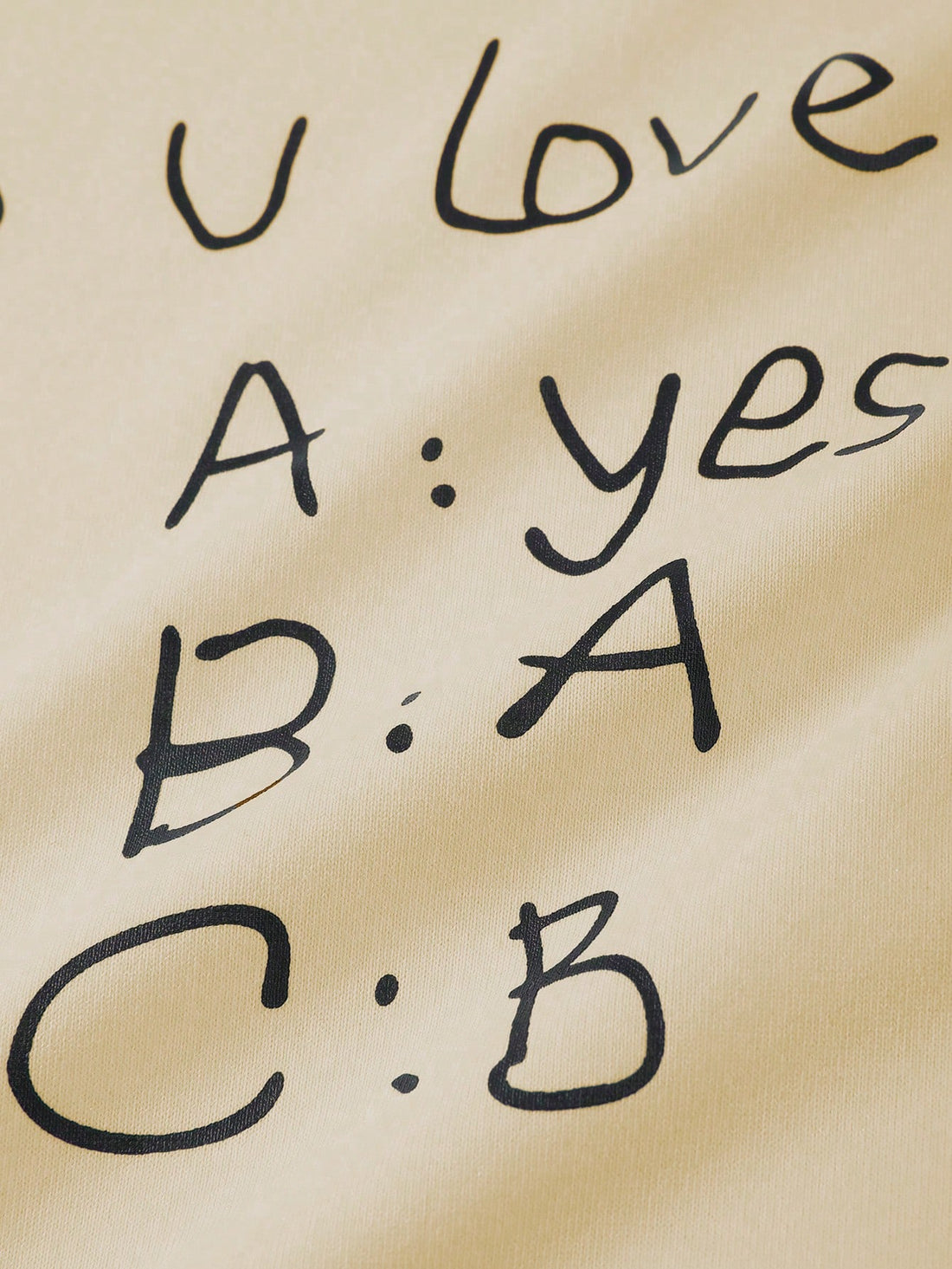 This casual crew neck t-shirt is designed for men and features a trendy letter print. Made with high-quality materials, it offers both style and comfort. Stay on-trend with this must-have addition to your wardrobe. Perfect for casual wear, the stylish print adds a touch of personality to any outfit.