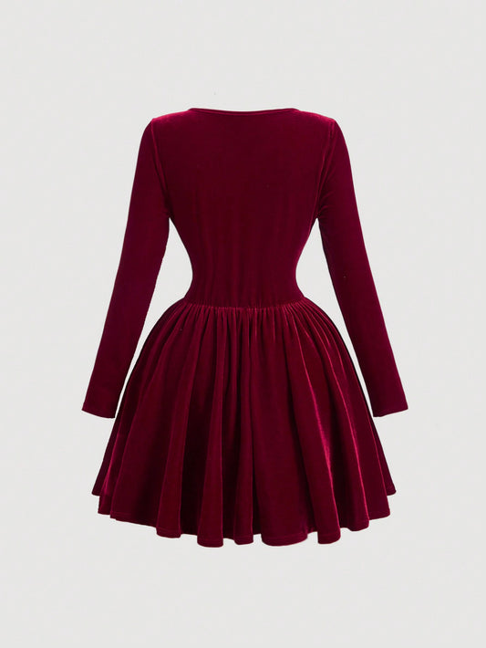 Chic Red Velvet Turtleneck Dress: Versatile Waist-Cinched Autumn Essential