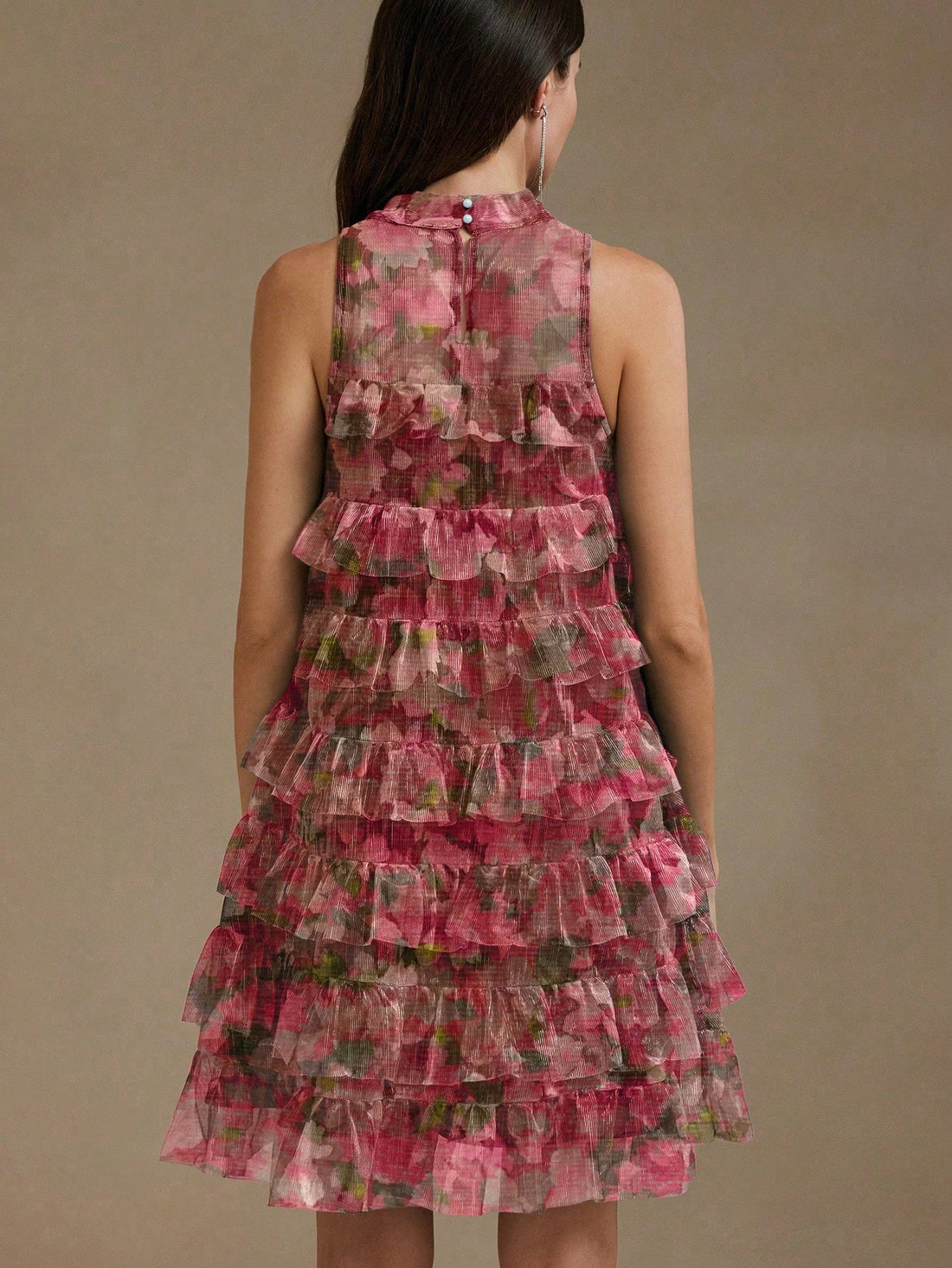 This chic dress features a layered ruffled halterneck design, perfect for your next vacation. With its stylish and trendy look, this dress is perfect for any occasion. Its comfortable fabric and flattering fit make it the ideal choice for a day at the beach or a night out.