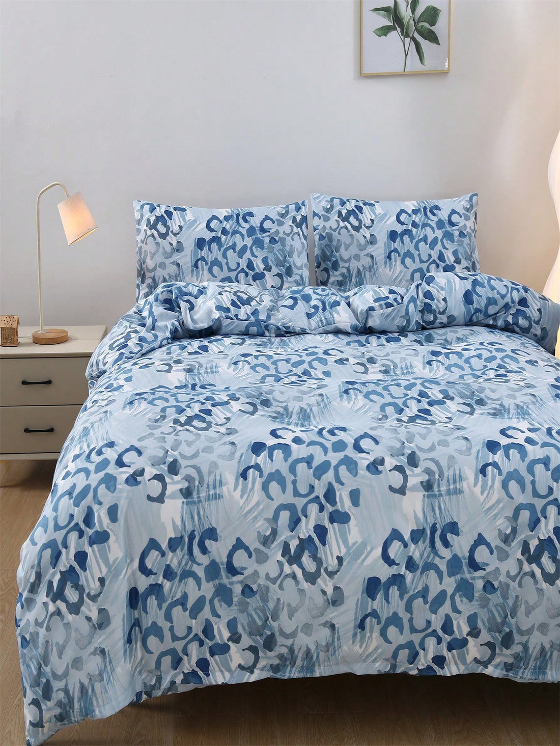 Upgrade your bedding with our Floral Bliss Bedding Set. Made from soft, durable polyester flannel, this 3-piece set includes a duvet cover and two pillowcases. The beautiful floral design will add a touch of elegance to any bedroom, while the high-quality fabric ensures a comfortable and cozy night's sleep.