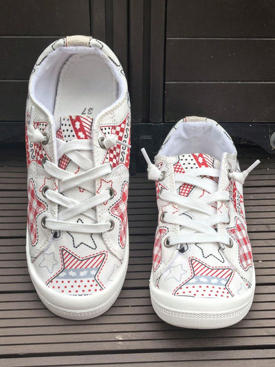 Festive Comfort: Women's Christmas Plaid & Star Print Canvas Sneakers