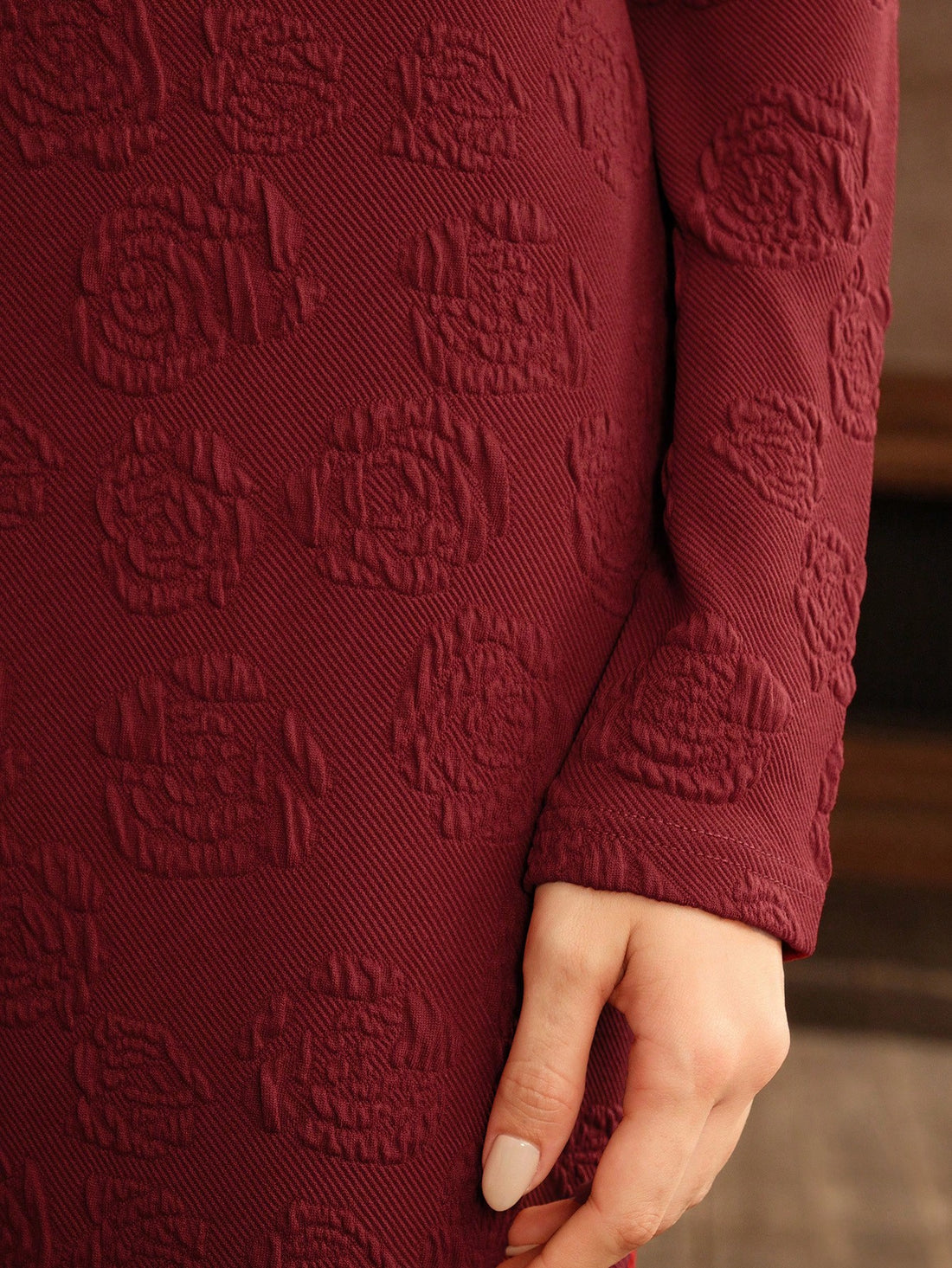 With our Chic Autumn Elegance dress, you'll be the hippest and most elegant woman at any event. The solid color and textured design exude sophistication and style. Perfect for the autumn season, this dress will keep you comfortable and trendy. Up your fashion game with our Chic Autumn Elegance dress!