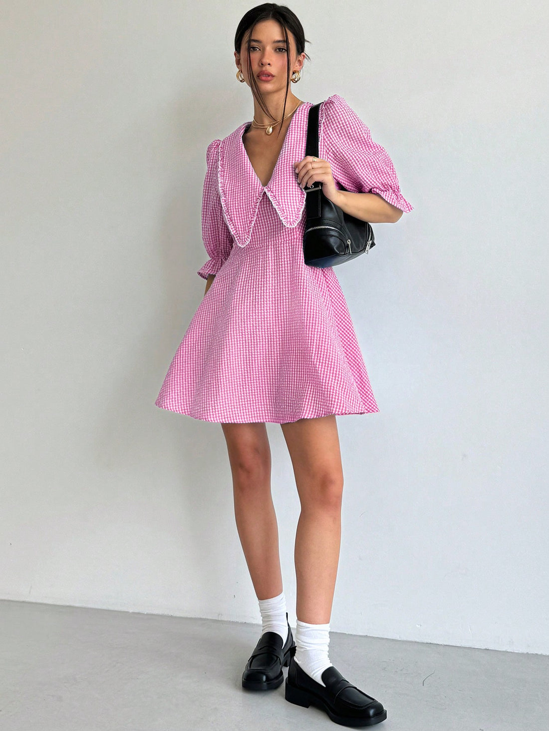 This elegant plaid dress features a stylish V-neck design and chic short sleeves, effortlessly elevating your style. The classic plaid pattern adds sophistication to any occasion. With its flattering fit and versatile design, this dress is a must-have for any fashion-forward individual.