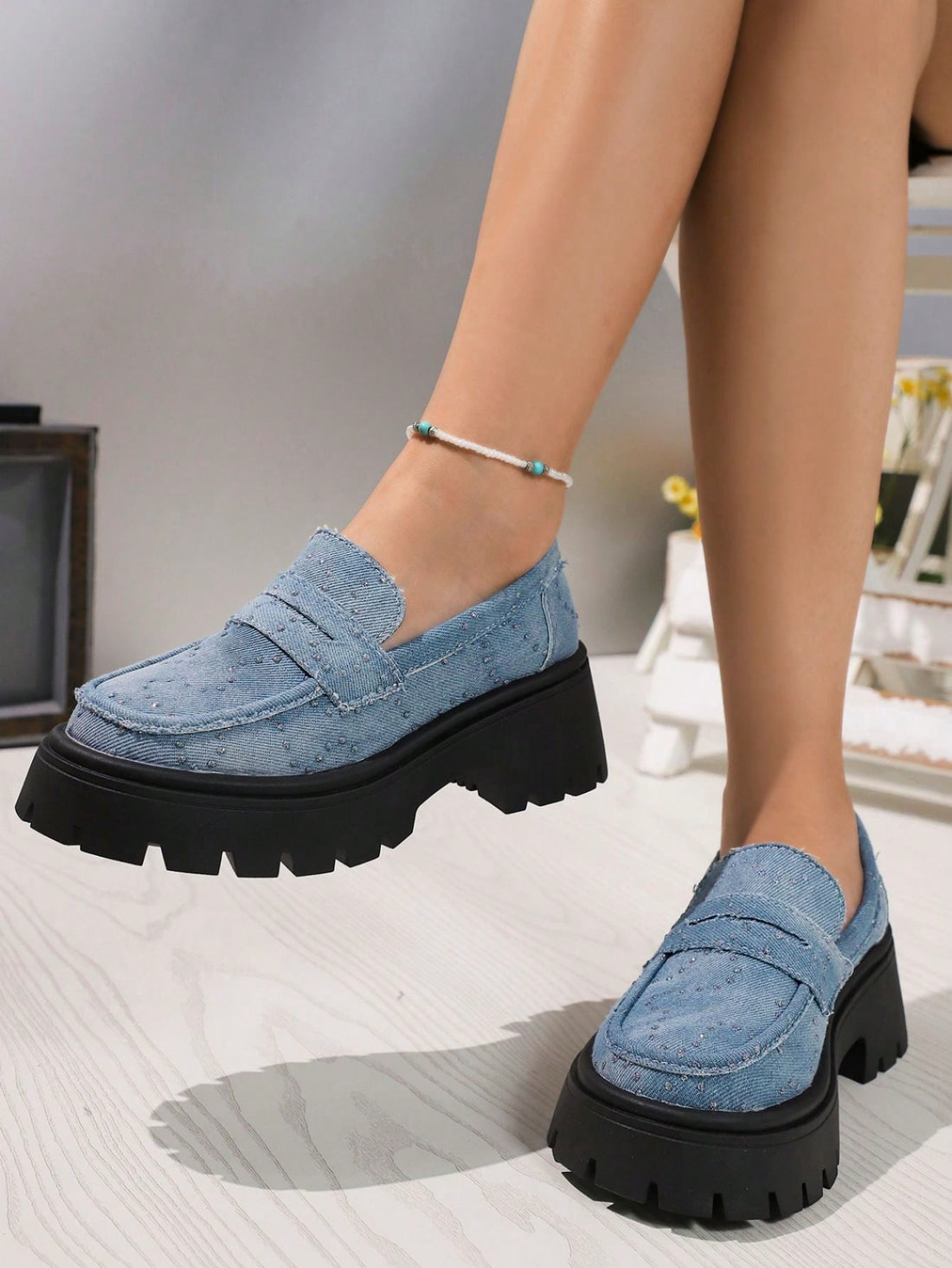 These Women's Pointed Toe Slip-On Ballet Flats combine chic style with unbeatable comfort. The pointed toe design adds sophistication, while the slip-on feature allows for easy wear. Perfect for any occasion, these flats provide both fashion and function.